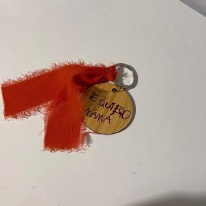 llavero-de-madera-personalizado-con-lazo-mama